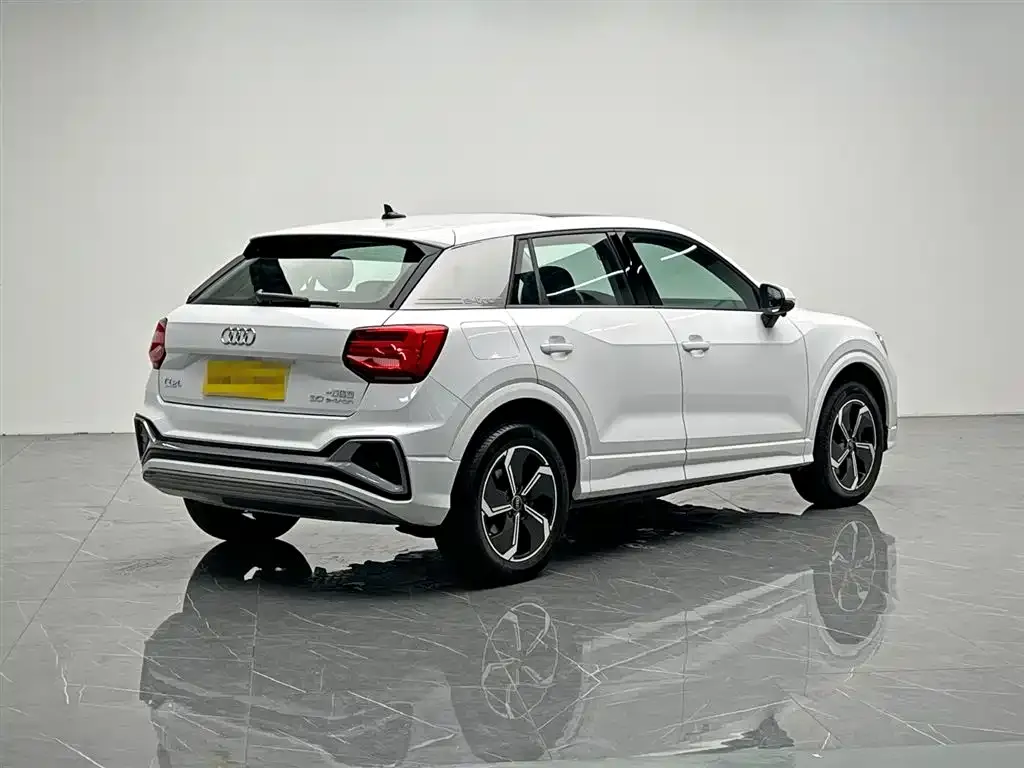Audi Q2L e-tron — фото 10
