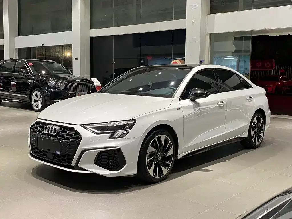 Audi A3 — фото 1