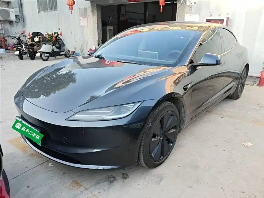 Tesla Model 3 — фото 1