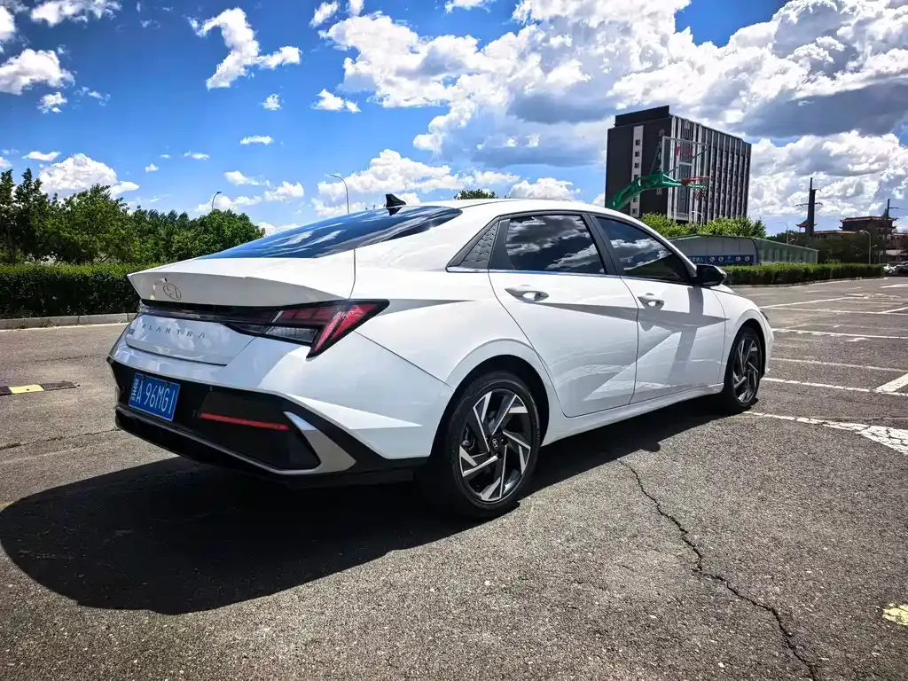 Hyundai Elantra — фото 9