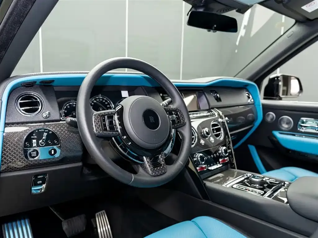 Rolls-Royce Cullinan — фото 10