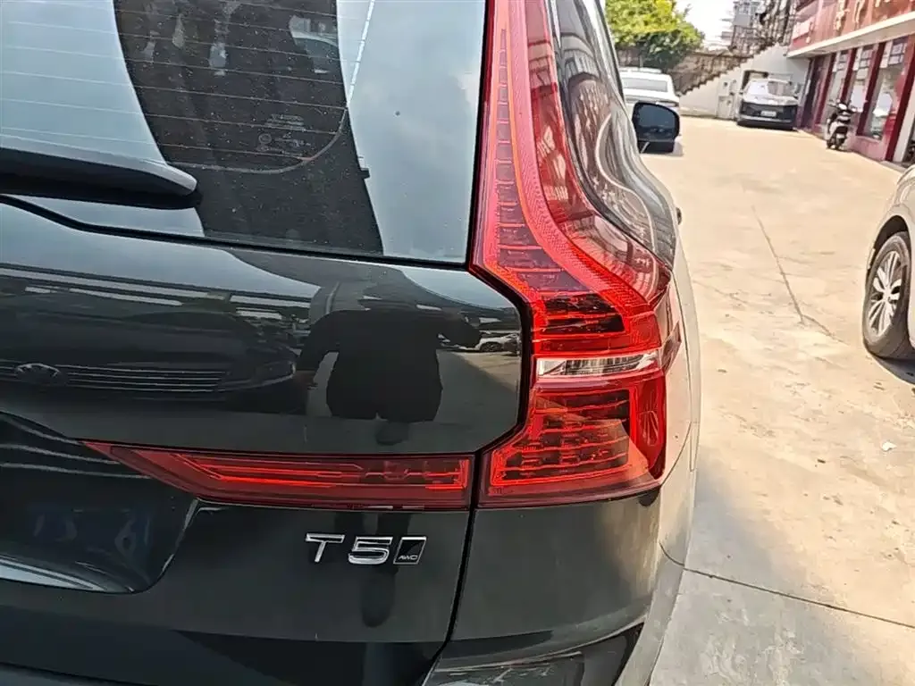 Volvo XC60 — фото 2
