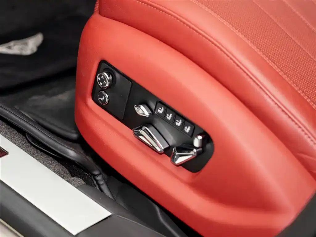 Bentley Flying Spur — фото 5
