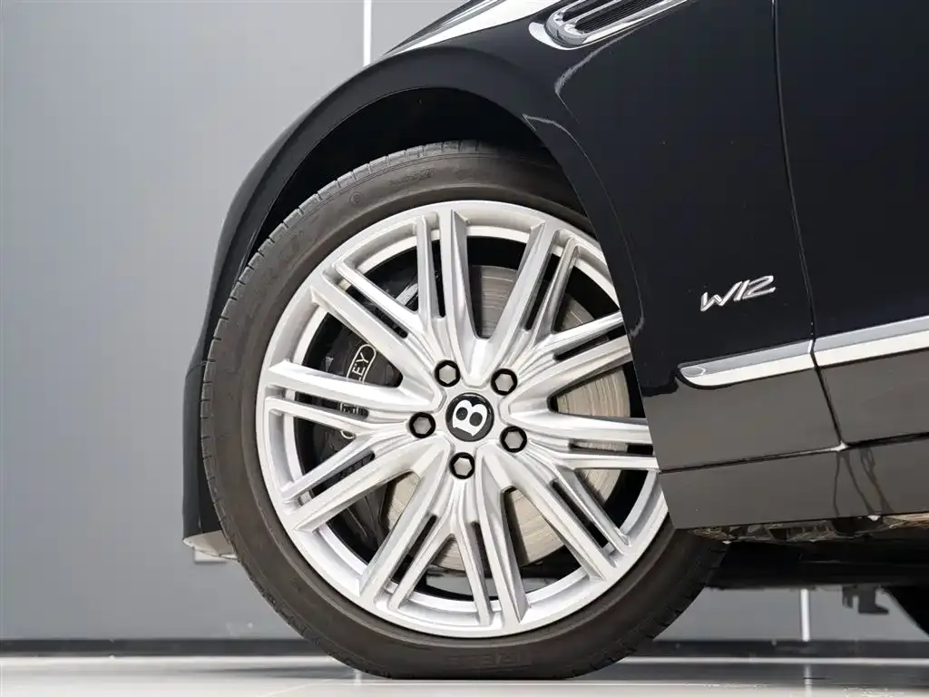 Bentley Flying Spur — фото 7