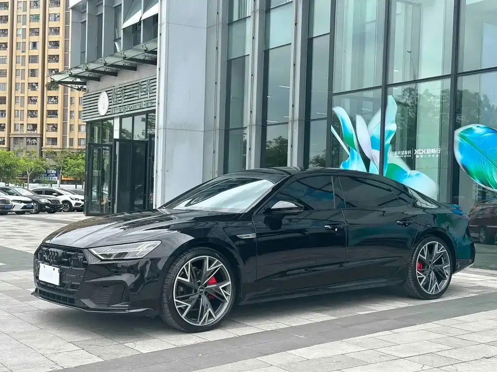 Audi A7L — фото 1