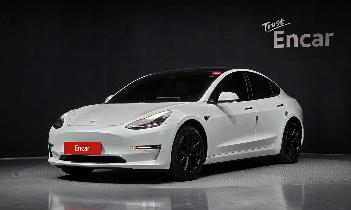 Tesla Model 3 — фото 1