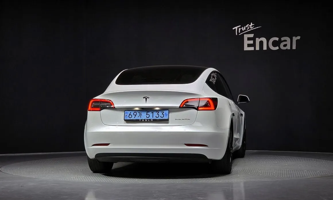Tesla Model 3 — фото 4