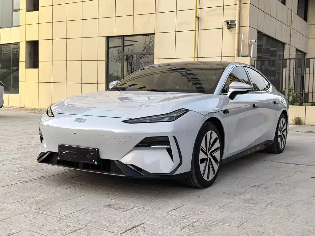 Geely Galaxy E8 — фото 1
