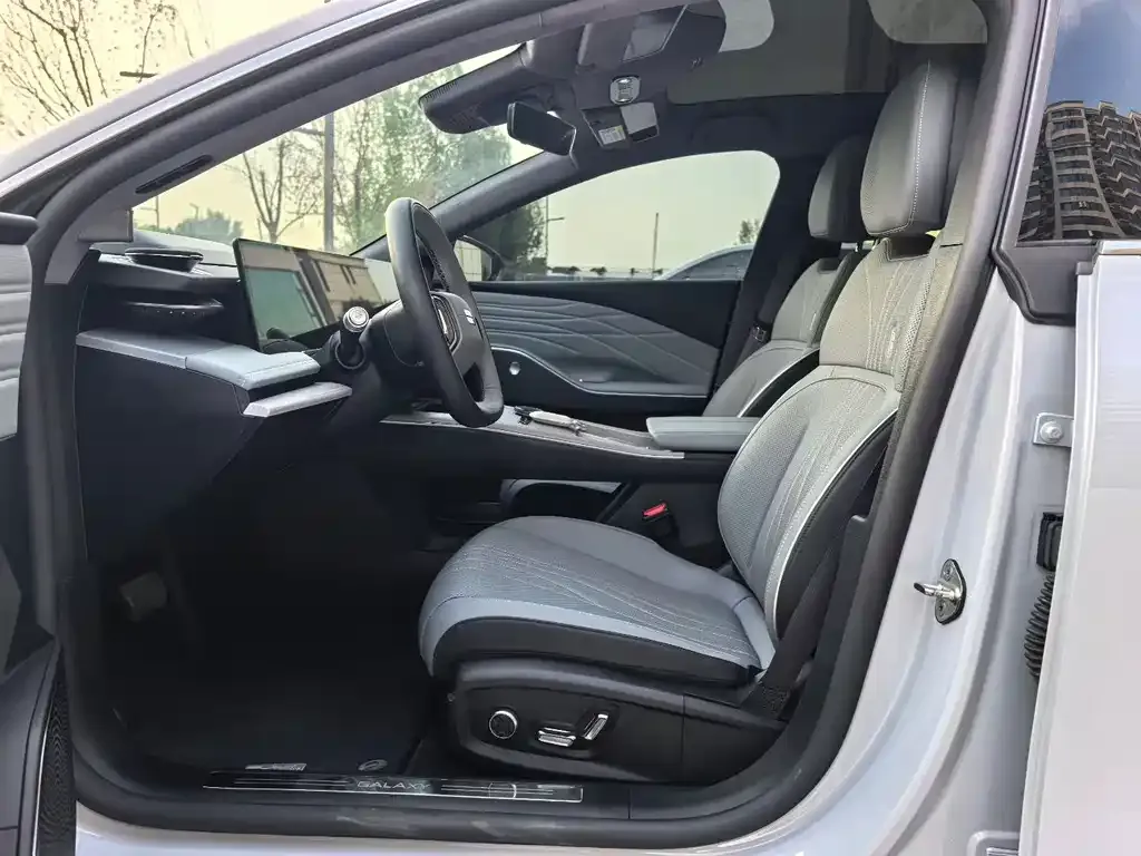 Geely Galaxy E8 — фото 4