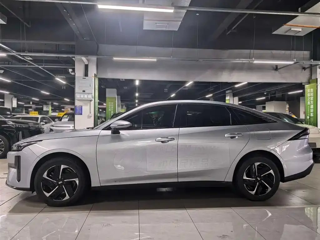 Geely Galaxy L6 — фото 10
