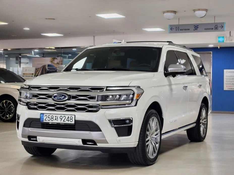 Ford Expedition — фото 1