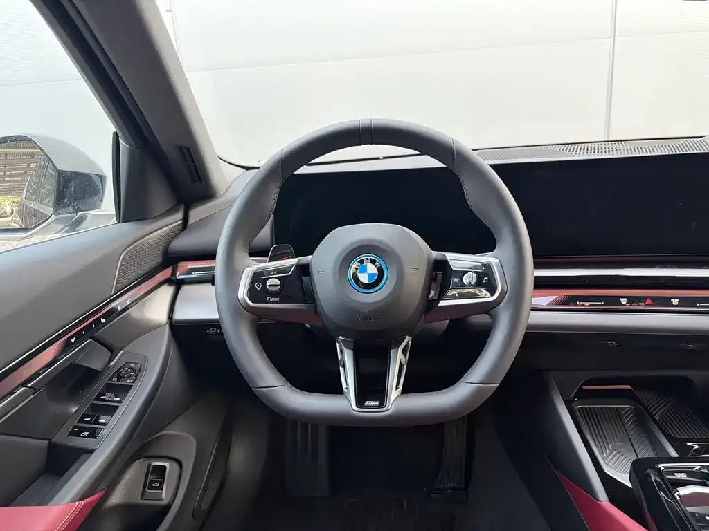 BMW i5 — фото 5
