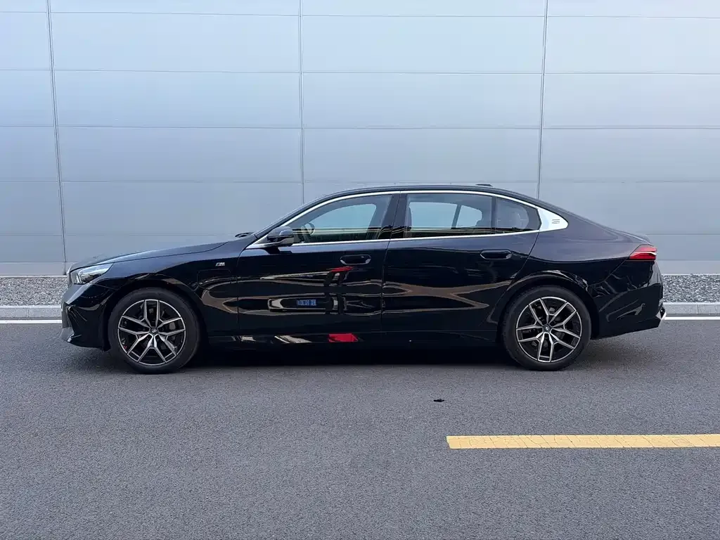BMW i5 — фото 9