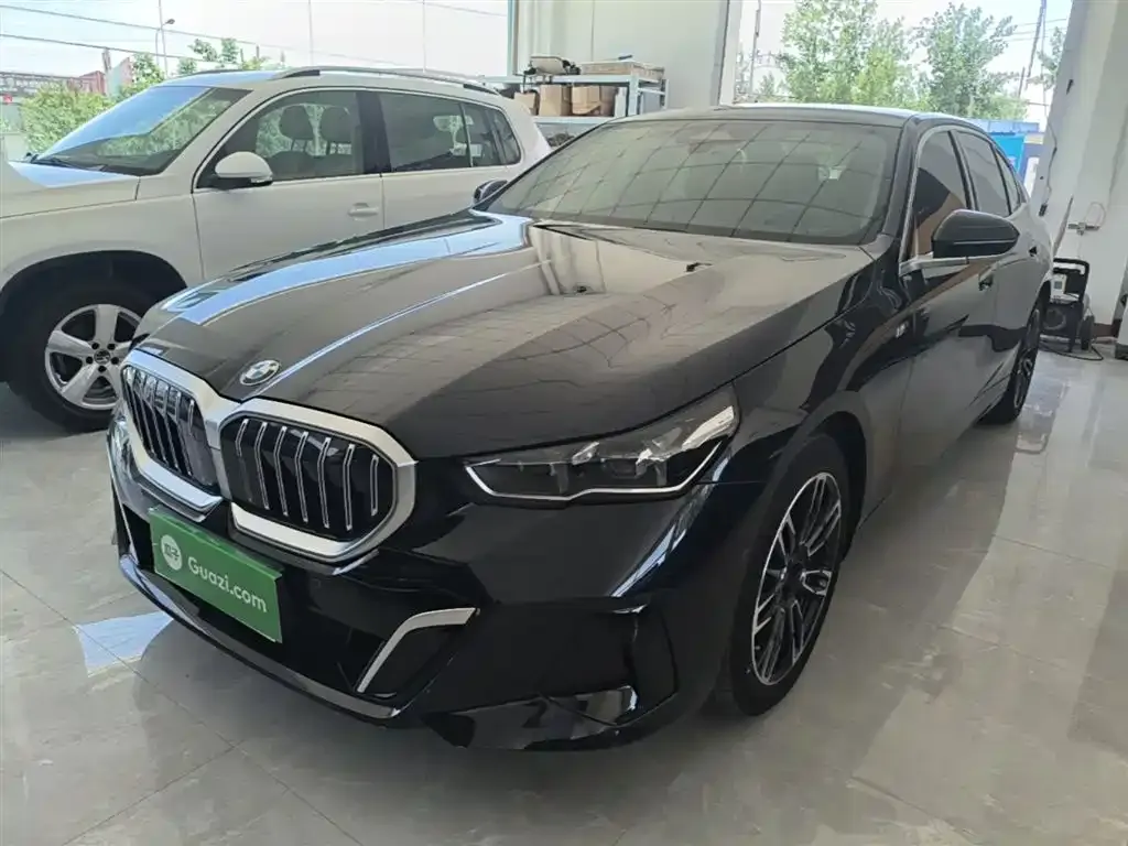BMW 5 Series — фото 1