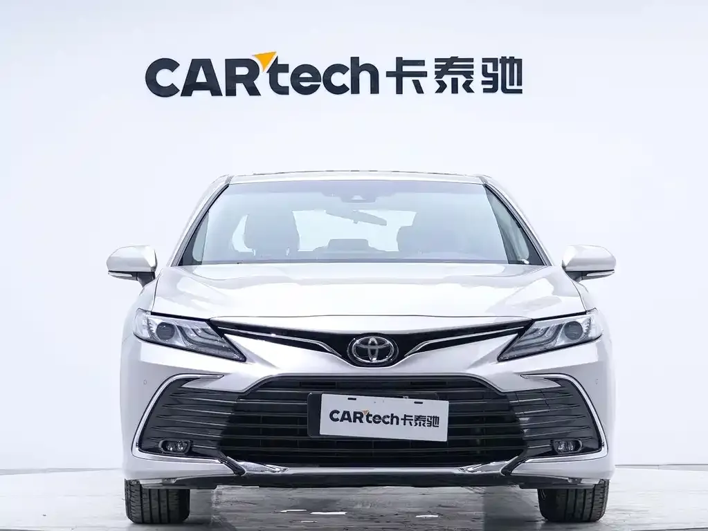 Toyota Camry — фото 6