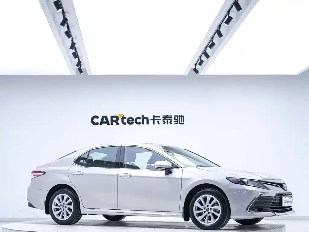 Toyota Camry — фото 8