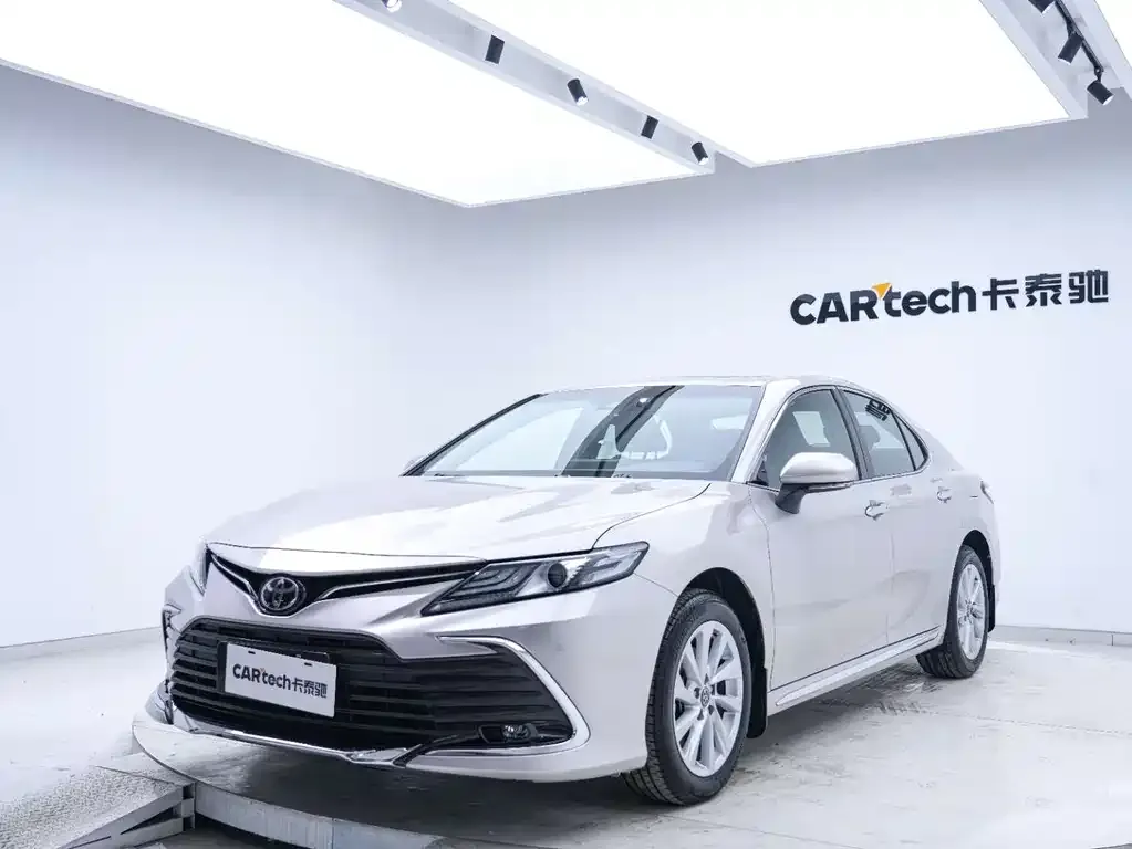 Toyota Camry — фото 7