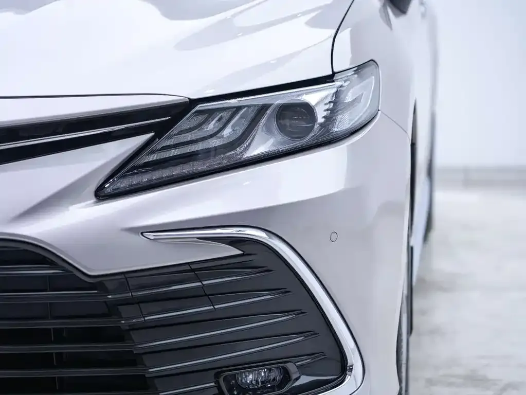 Toyota Camry — фото 10