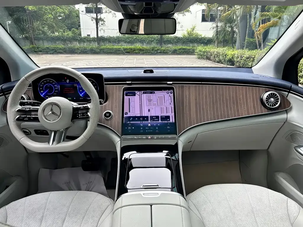 Mercedes-Benz EQE SUV — фото 4