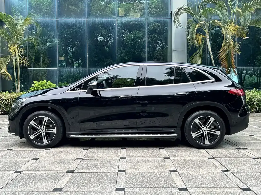 Mercedes-Benz EQE SUV — фото 8