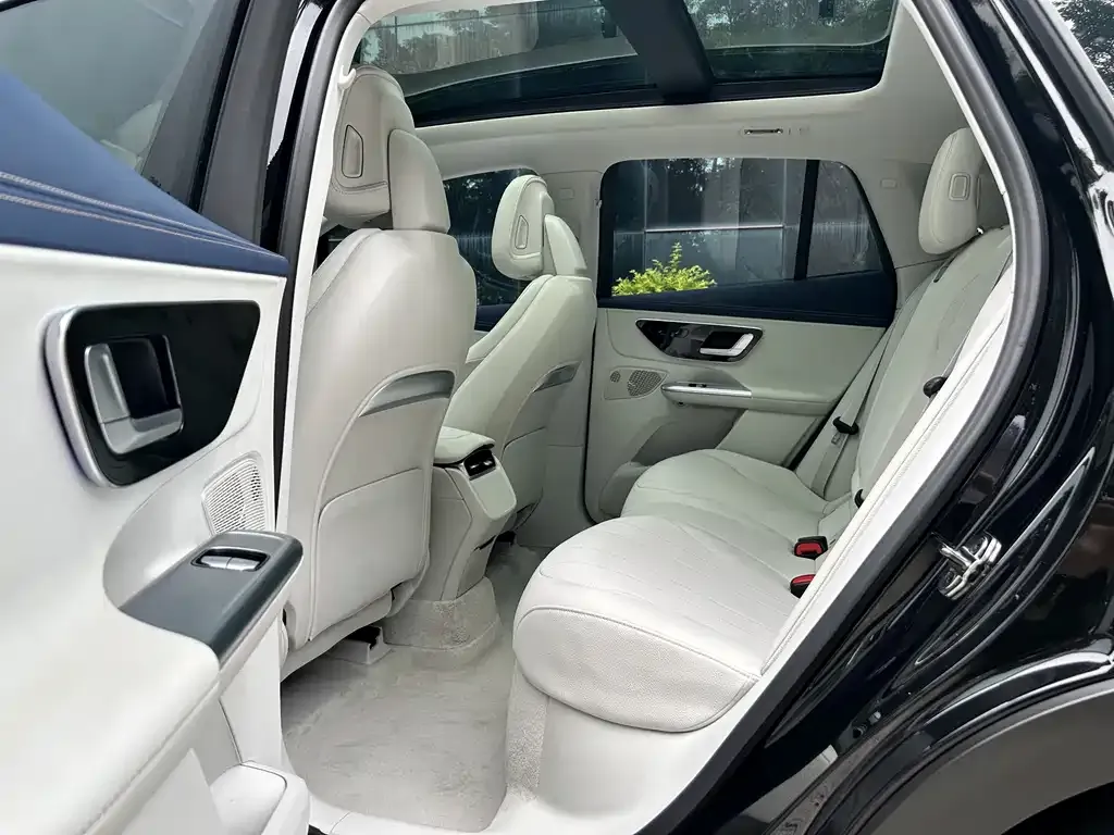 Mercedes-Benz EQE SUV — фото 3