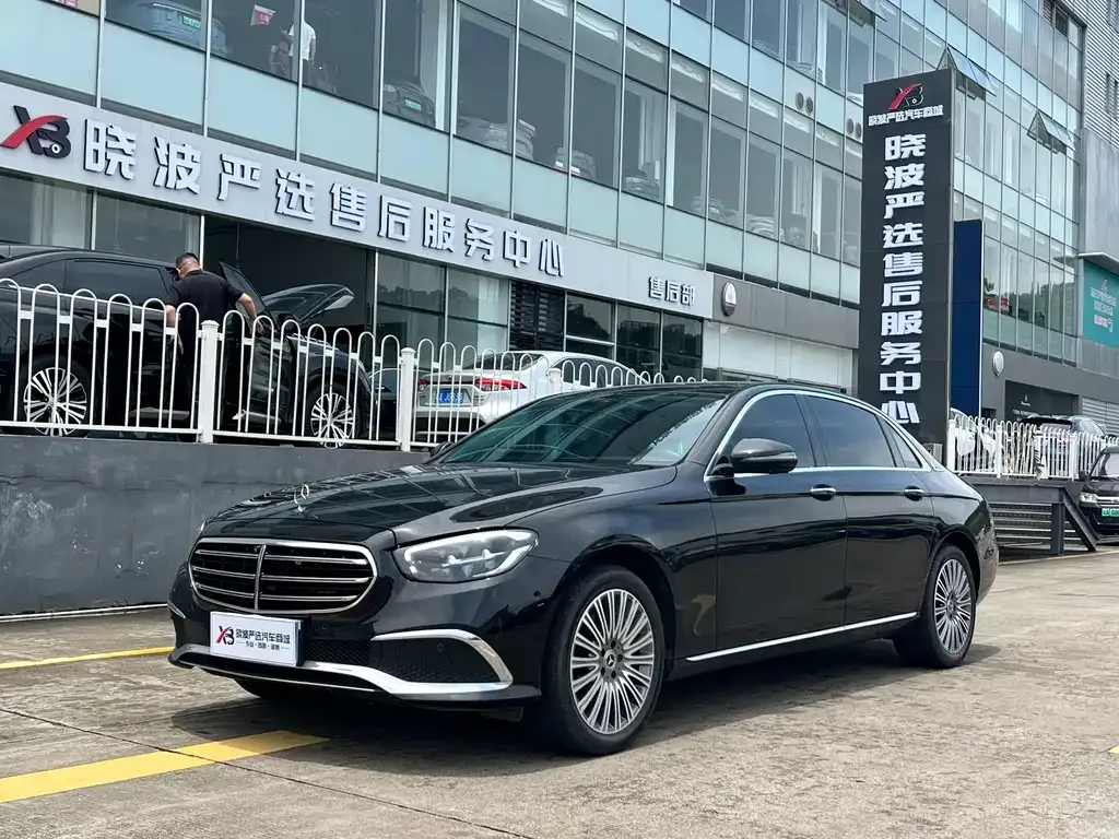 Mercedes-Benz E-Class — фото 1