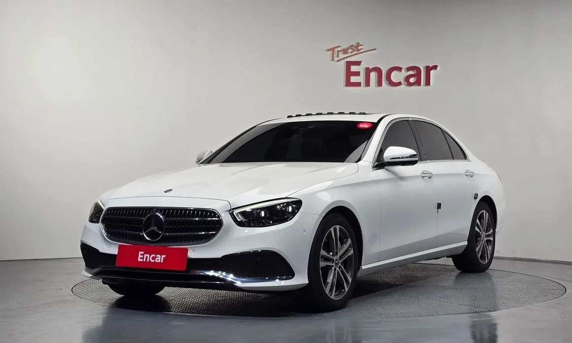 Mercedes-Benz E-Class — фото 1