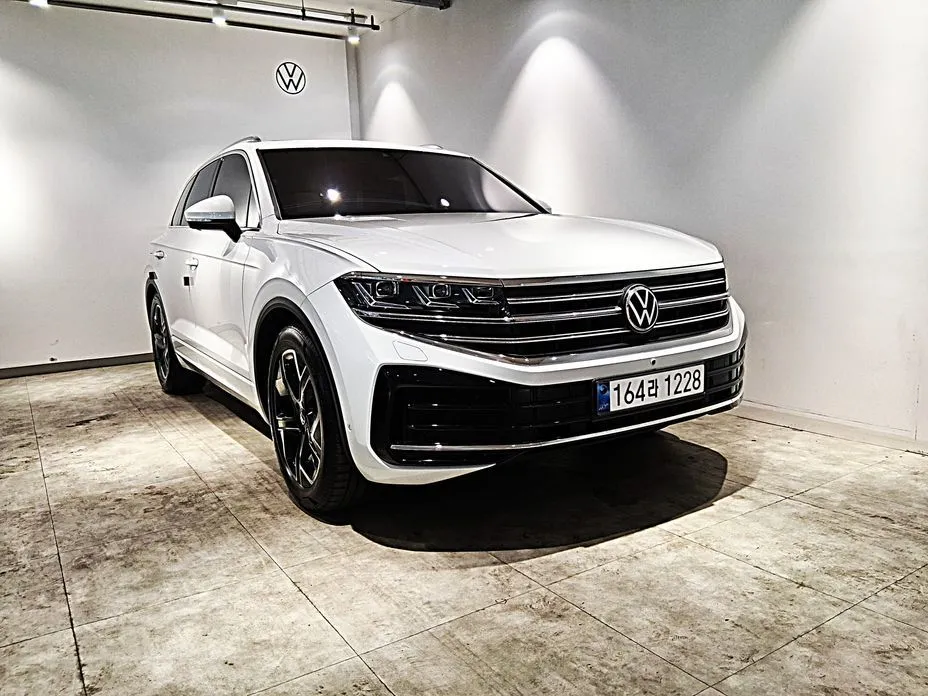 Volkswagen Touareg — фото 1