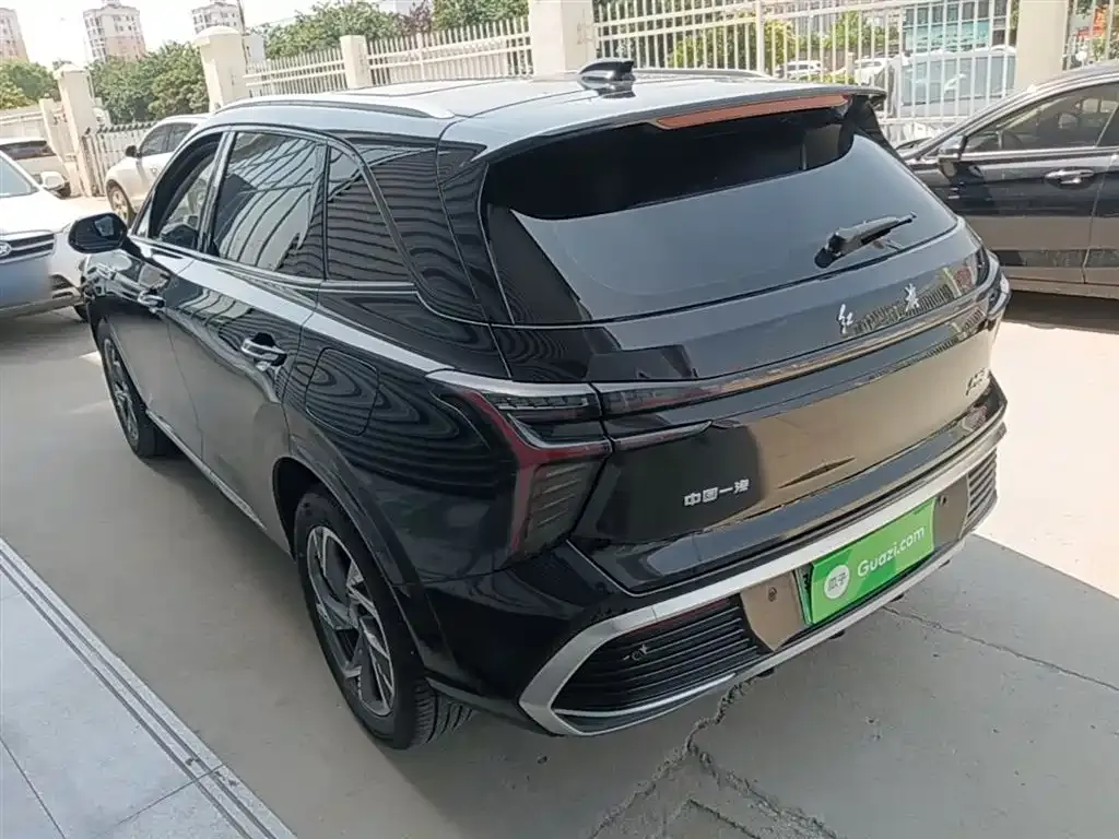 Hongqi HS3 PHEV — фото 4
