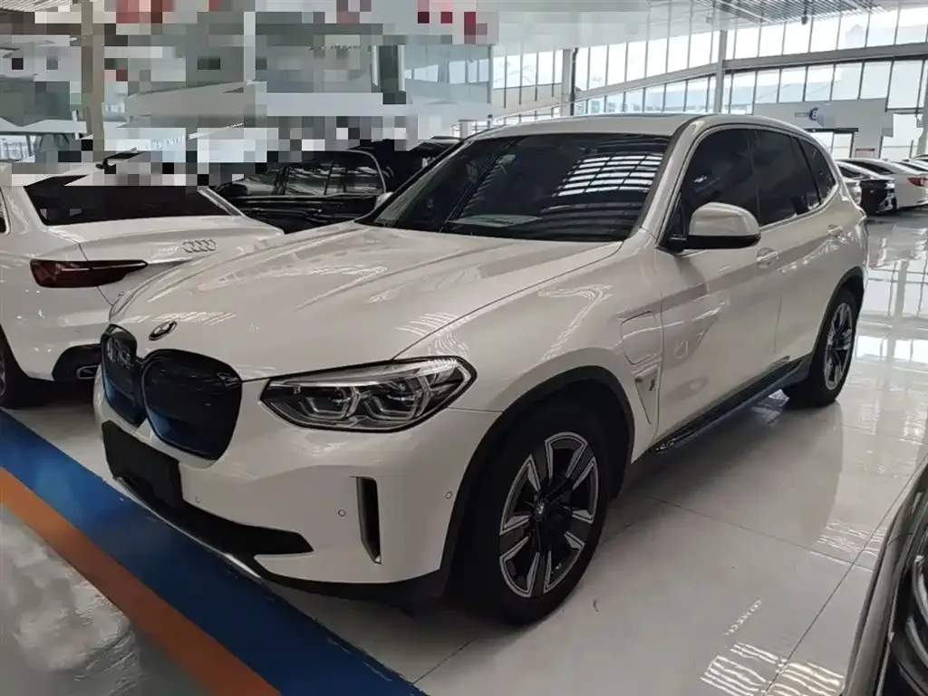 BMW iX3 — фото 5