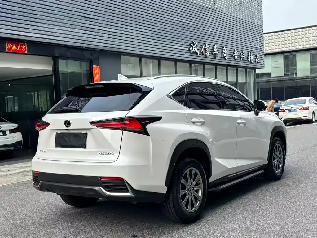 Lexus NX — фото 7