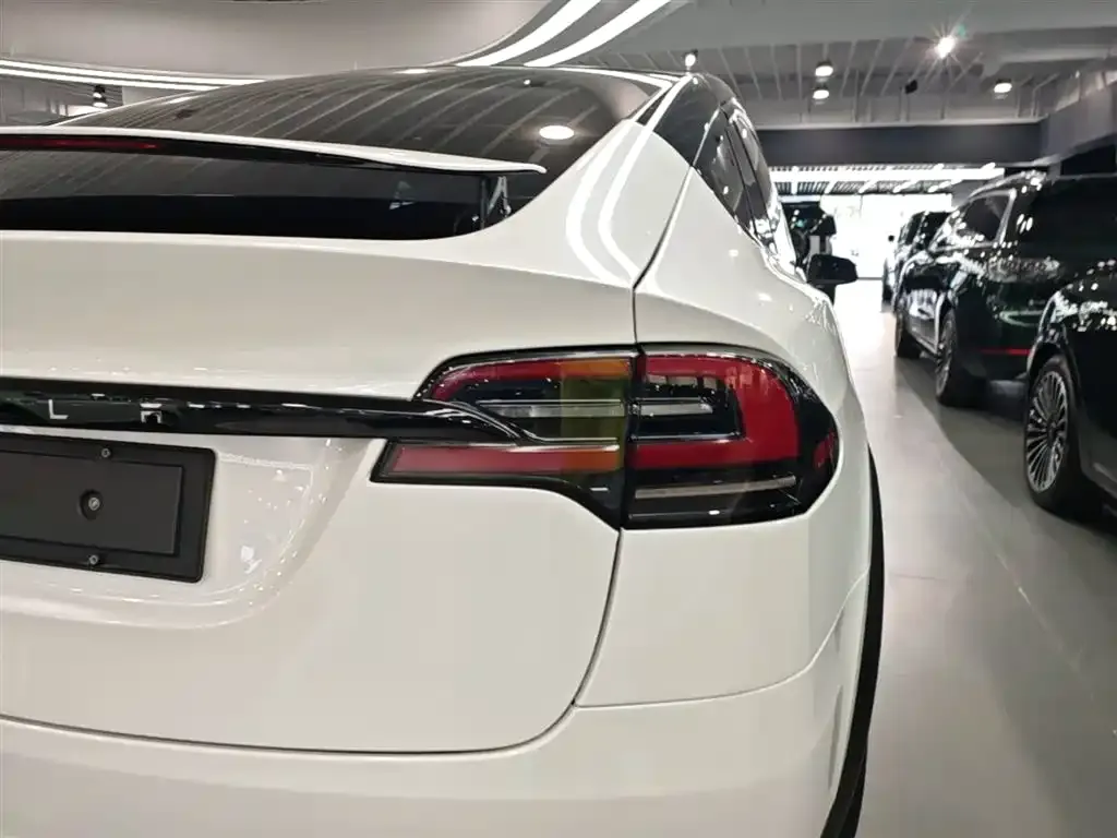 Tesla Model X — фото 3