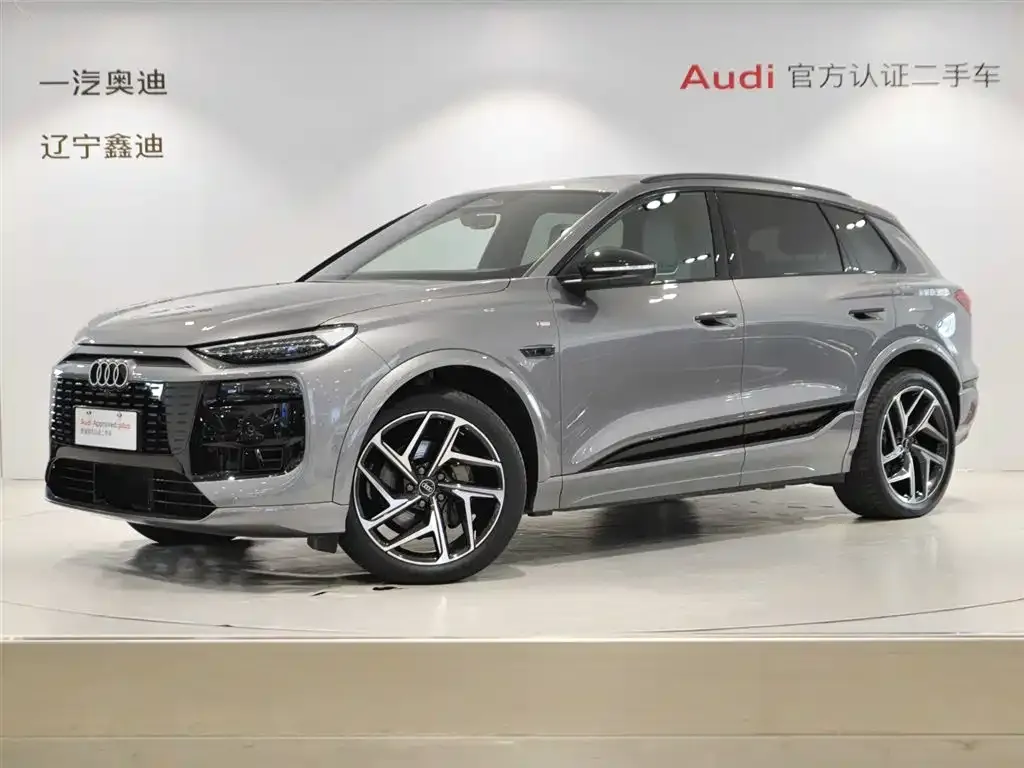 Audi Q6L e-tron — фото 1
