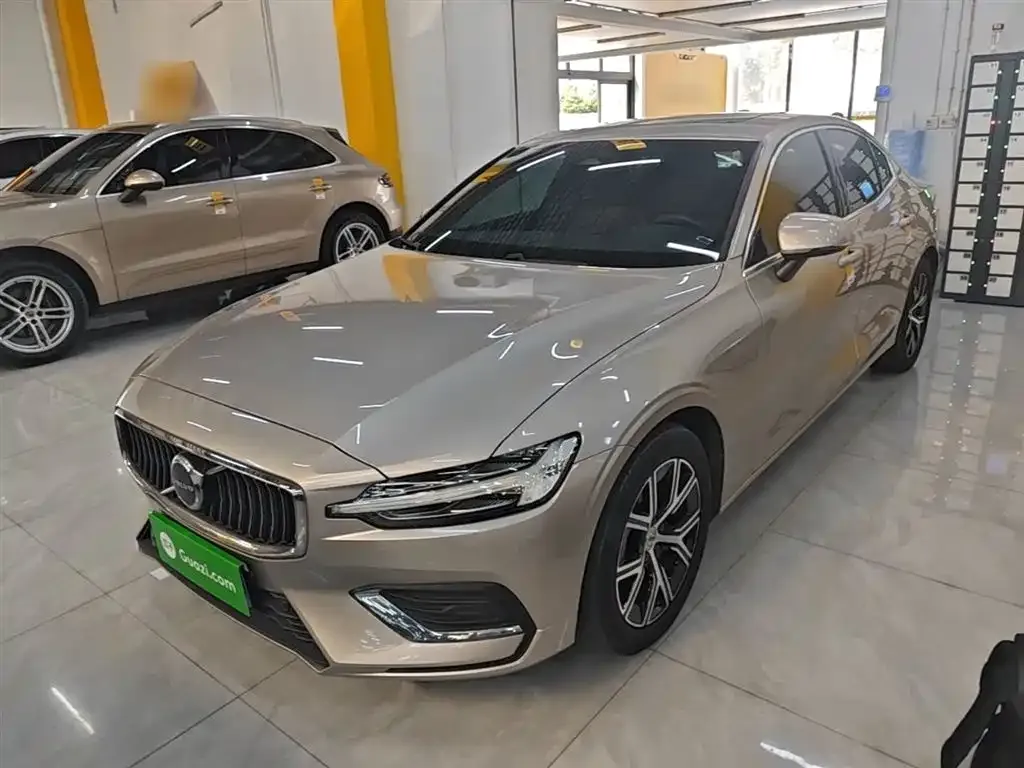 Volvo S60 — фото 10