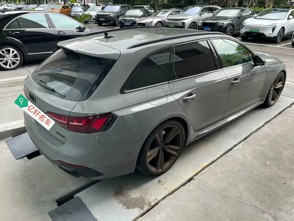Audi RS 4 — фото 7