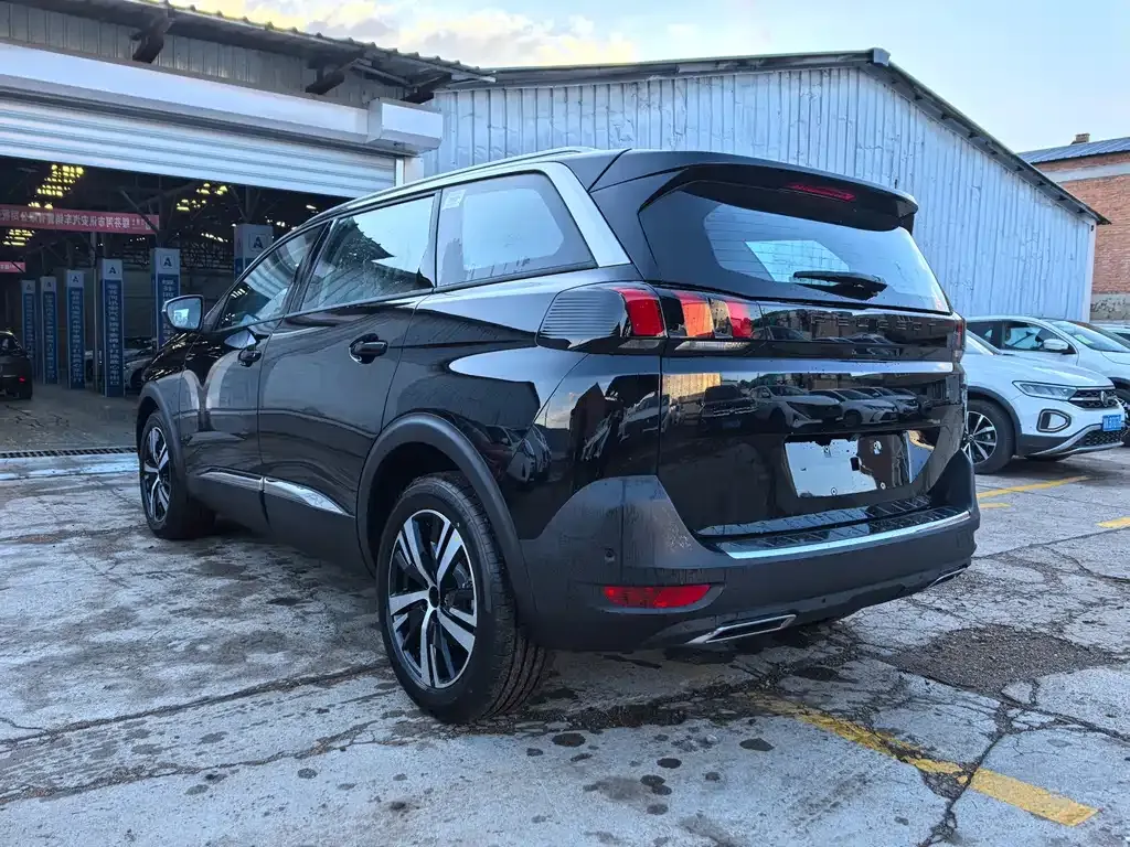Peugeot 5008 — фото 10