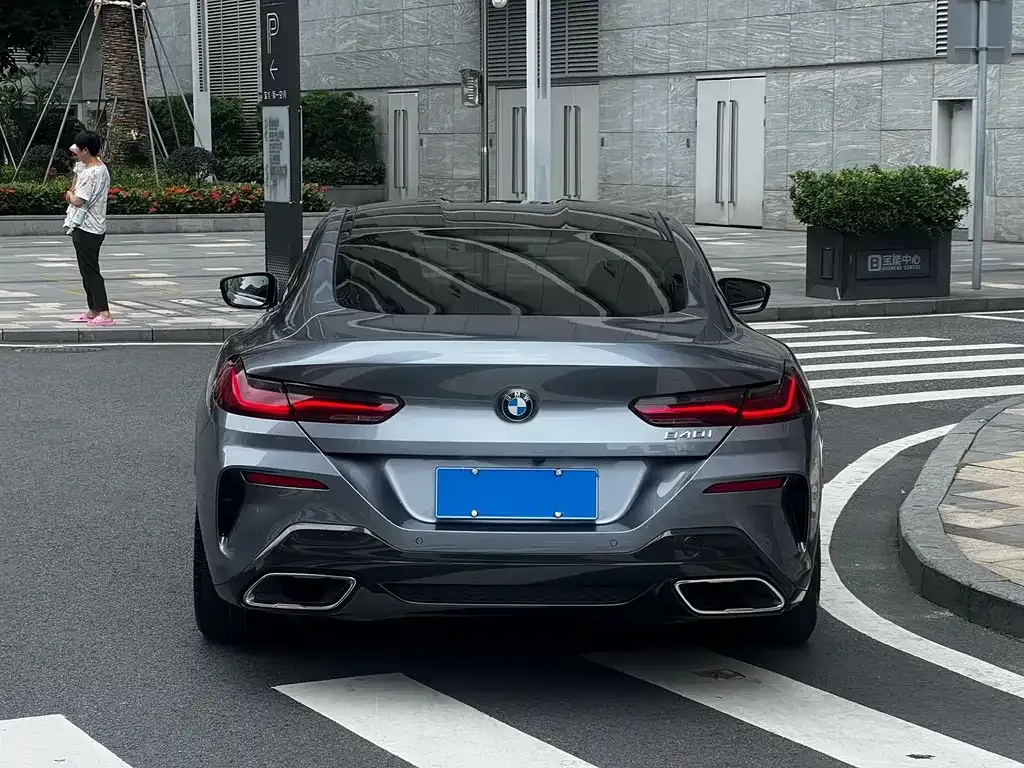 BMW 8 Series — фото 7