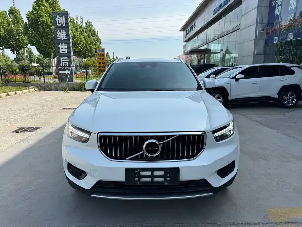 Volvo XC40 — фото 5