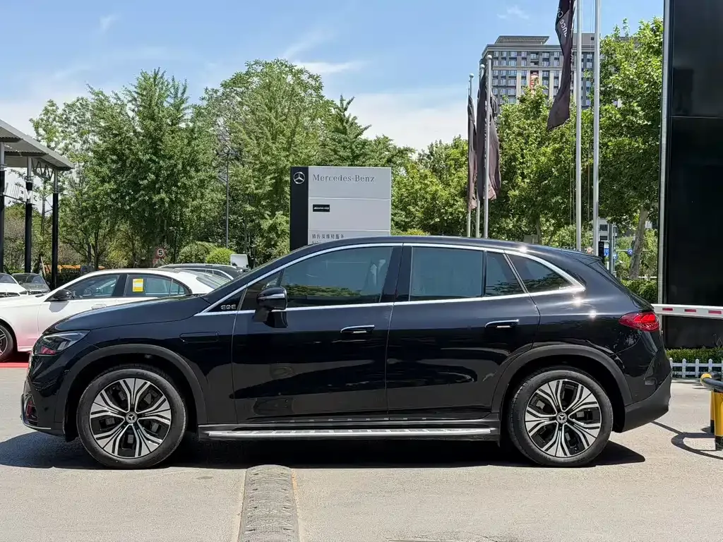 Mercedes-Benz EQE SUV — фото 10