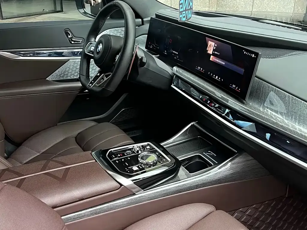 BMW 7 Series — фото 3