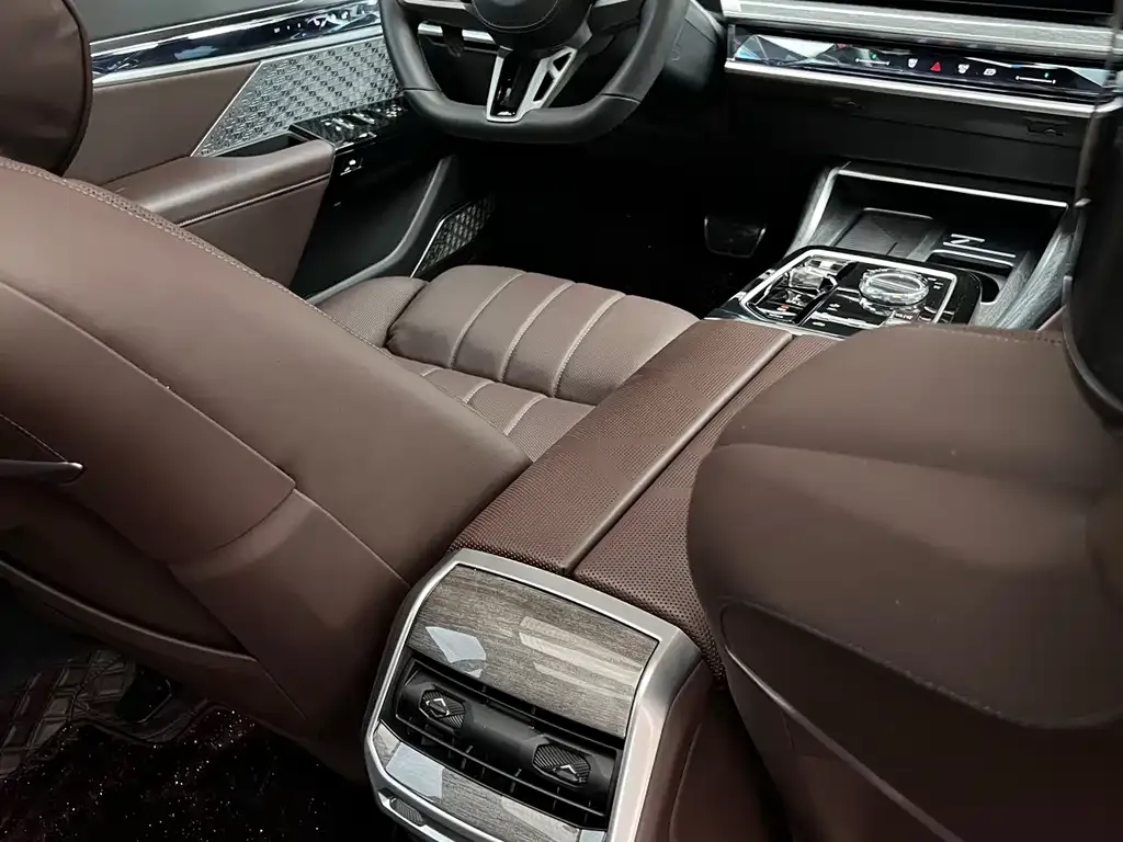 BMW 7 Series — фото 4
