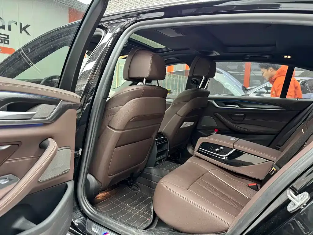 BMW 5 Series New Energy — фото 6