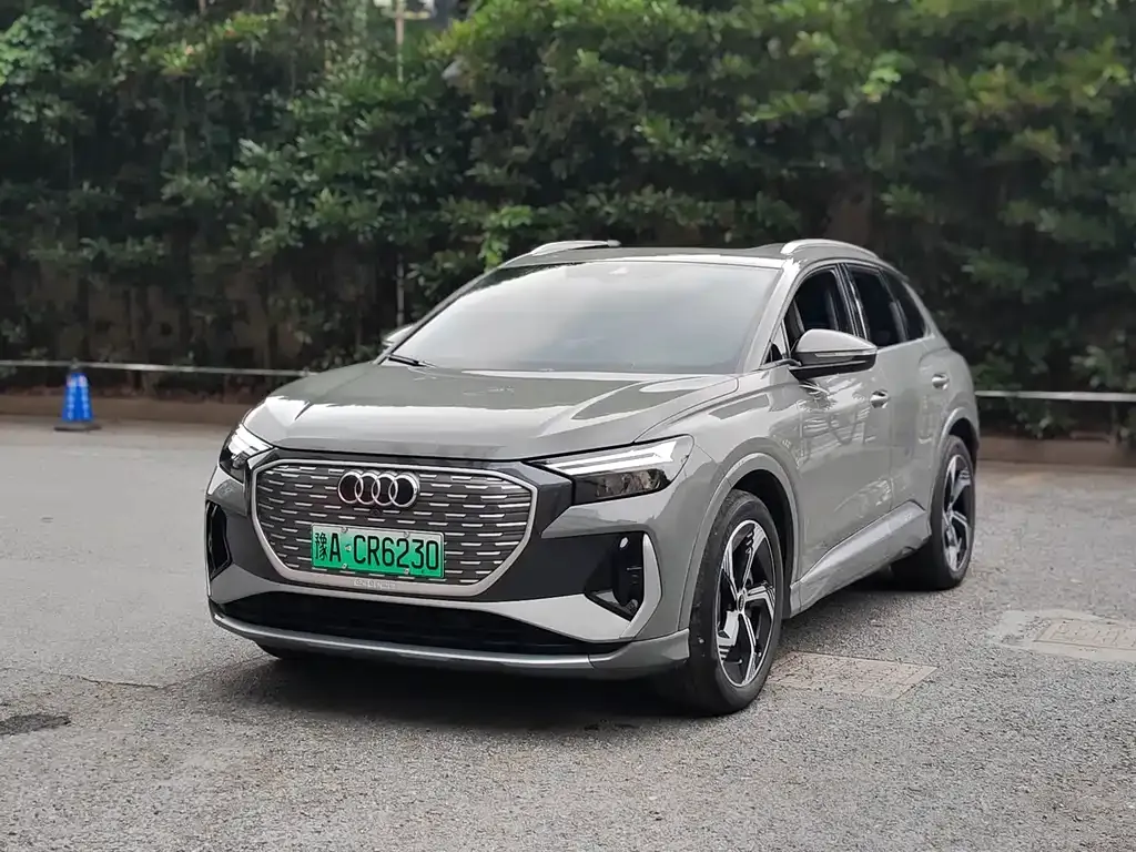 Audi Q4 e-tron — фото 1