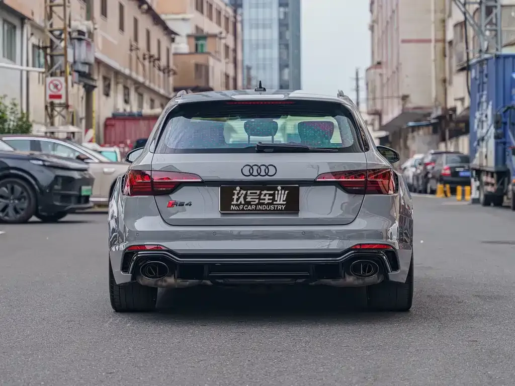 Audi RS 4 — фото 8