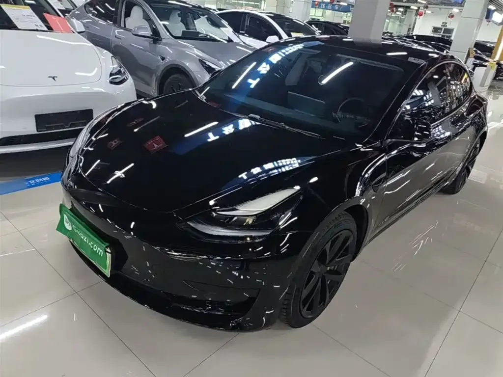 Tesla Model 3 — фото 1