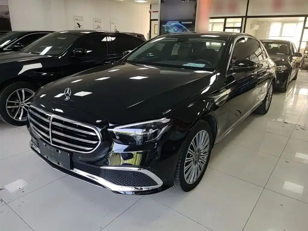 Mercedes-Benz E-Class — фото 1