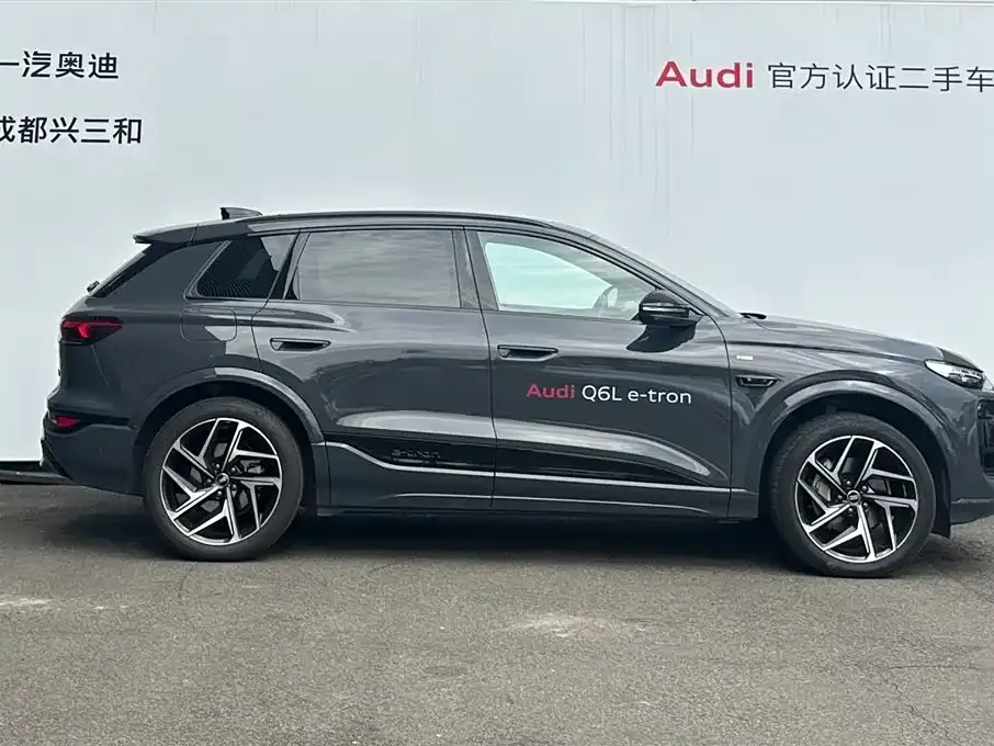 Audi Q6L e-tron — фото 2