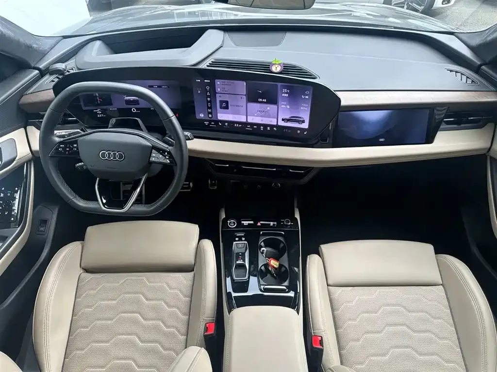 Audi Q6L e-tron — фото 3