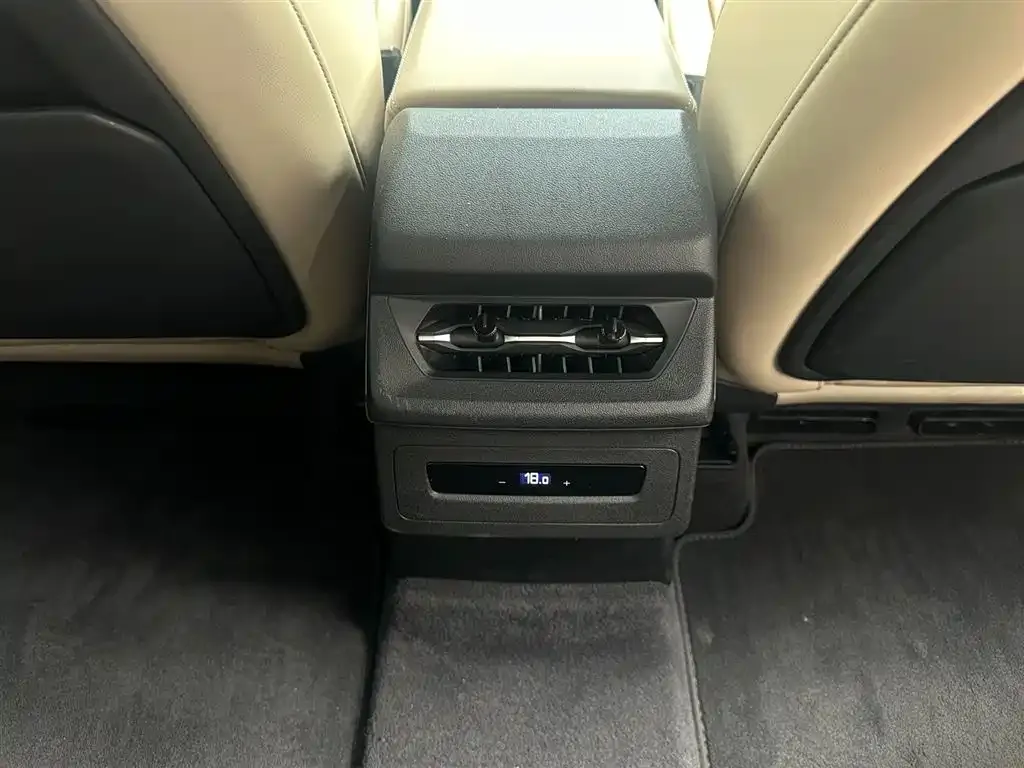 Audi Q6L e-tron — фото 10