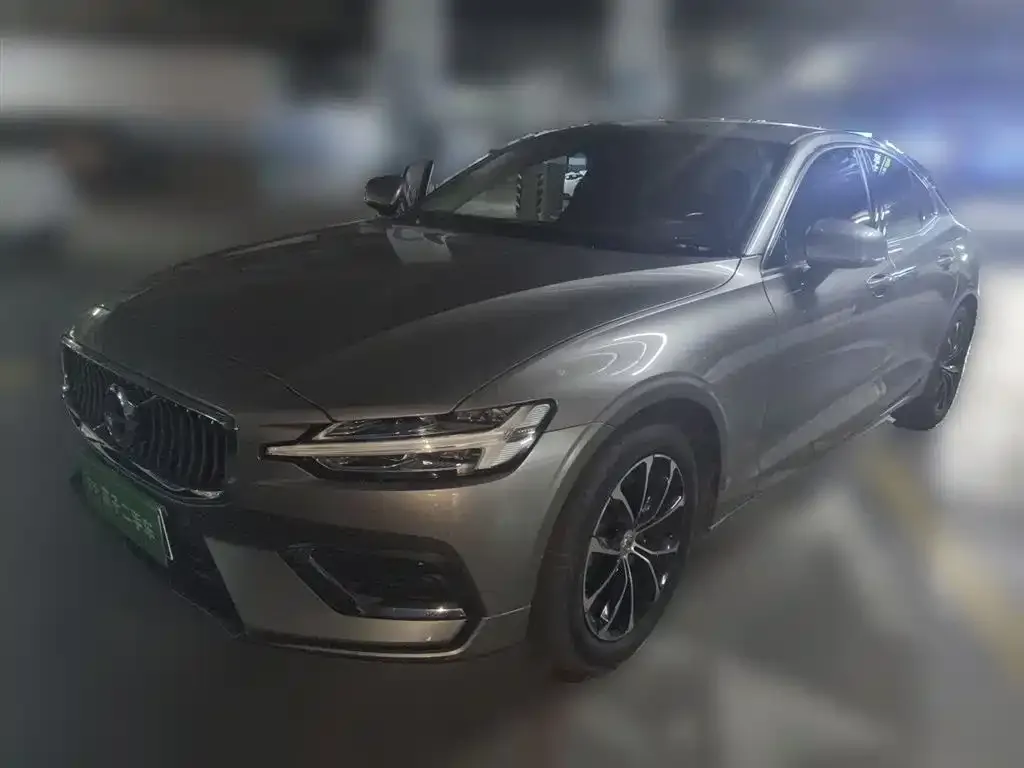 Volvo S60 — фото 1